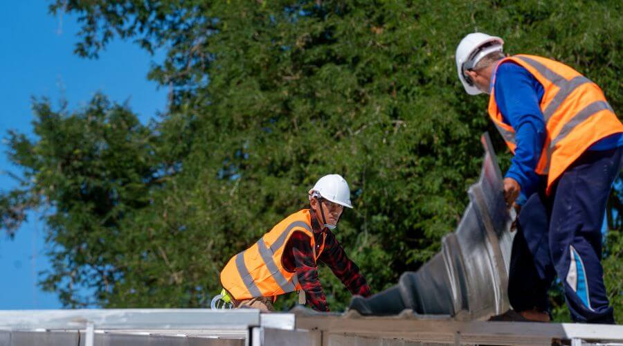 Professional gutter cleaning in Shady Side, MD